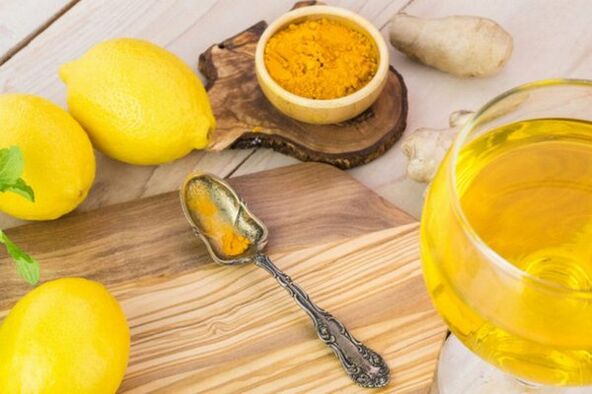 Beba con limón, xenxibre e cúrcuma para mellorar a eficacia